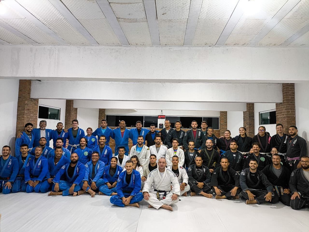 Família Gomes team photo in Brazil